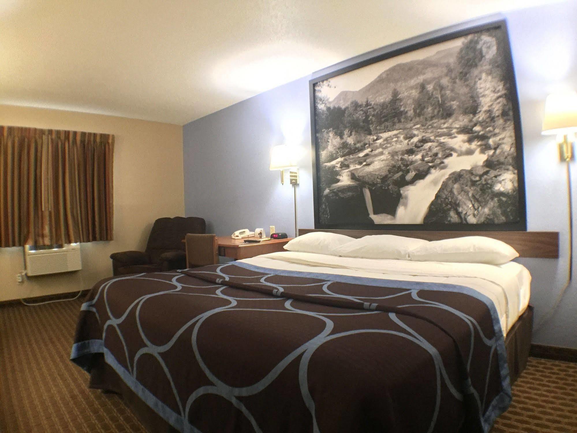Super 8 By Wyndham Johnstown/Gloversville Exterior photo